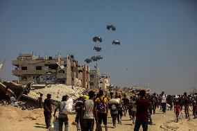 Military Aircraft Drops Humanitarian Aid on Northern Gaza
