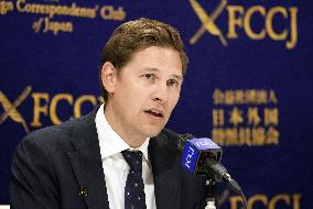 Nobel committee chair in Japan