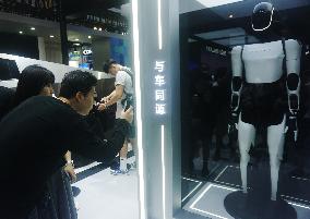 2025 WAIC Tesla Robot Optimus
