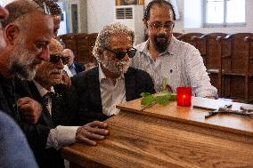 Rare Appearance Of Lebanese Singer Fayrouz At Her Son’s Funeral - Bikfaya