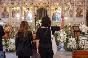 Rare Appearance Of Lebanese Singer Fayrouz At Her Son’s Funeral - Bikfaya