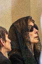 Rare Appearance Of Lebanese Singer Fayrouz At Her Son’s Funeral - Bikfaya
