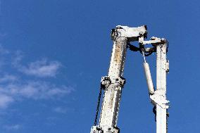 Pompeii Workplace Accident Injures Two in Mobile Basket - Italy