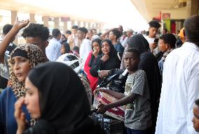 Hundreds of Sudanese Depart Cairo on Train Journey Back Home - Egypt