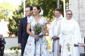 CROWN PRINCESS COUPLE VISBY CATHEDRAL