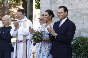 CROWN PRINCESS COUPLE VISBY CATHEDRAL