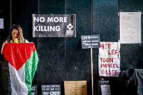 A Vigil In Front Of Foreign Ministry Against Starving Gaza - The Hague