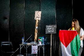 A Vigil In Front Of Foreign Ministry Against Starving Gaza - The Hague