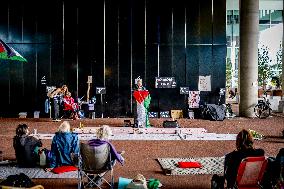 A Vigil In Front Of Foreign Ministry Against Starving Gaza - The Hague