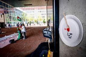 A Vigil In Front Of Foreign Ministry Against Starving Gaza - The Hague