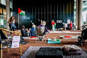 A Vigil In Front Of Foreign Ministry Against Starving Gaza - The Hague