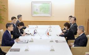 Japan-S. Korea talks