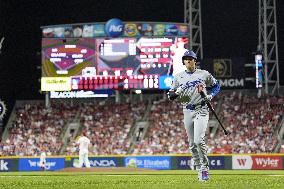Baseball: Dodgers vs. Reds