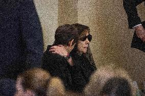 Rare Appearance of Lebanese Singer Fayrouz at Her Son’s Funeral - Bikfaya