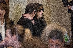 Rare Appearance of Lebanese Singer Fayrouz at Her Son’s Funeral - Bikfaya