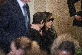Rare Appearance of Lebanese Singer Fayrouz at Her Son’s Funeral - Bikfaya
