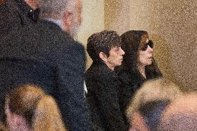 Rare Appearance of Lebanese Singer Fayrouz at Her Son’s Funeral - Bikfaya