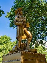 Illustrious Women of the Olympic Games 2024 bd de La Chapelle - Paris