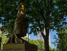 Illustrious Women of the Olympic Games 2024 bd de La Chapelle - Paris