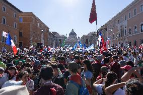 Rome, Young pilgrims await the Welcome Mass for the 2025 Youth Jubilee