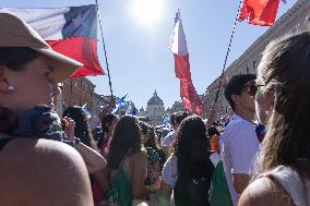 Rome, Young pilgrims await the Welcome Mass for the 2025 Youth Jubilee