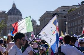 Rome, Young pilgrims await the Welcome Mass for the 2025 Youth Jubilee