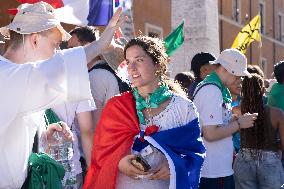 Rome, Young pilgrims await the Welcome Mass for the 2025 Youth Jubilee