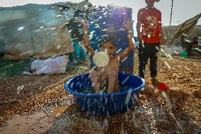 Scorching Heat Torments Displaced Families - Syria