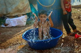 Scorching Heat Torments Displaced Families - Syria