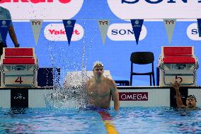 Leon Marchand Breaks 200 Medley Record at Swimming World Championships - Singapore