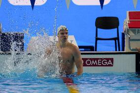 Leon Marchand Breaks 200 Medley Record at Swimming World Championships - Singapore