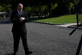 Tom Homan talks to reporters - Washington