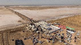 Pilgrims Begin Forty Day Trek to Karbala - Iraq