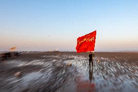Pilgrims Begin Forty Day Trek to Karbala - Iraq