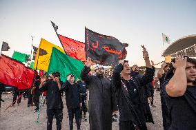 Pilgrims Begin Forty Day Trek to Karbala - Iraq