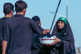 Pilgrims Begin Forty Day Trek to Karbala - Iraq