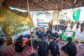 Pilgrims Begin Forty Day Trek to Karbala - Iraq