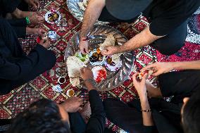 Pilgrims Begin Forty Day Trek to Karbala - Iraq