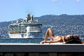 Illustration - Surtourisme