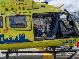 Health and Transport Ministers Visit the SAMU 94 Heliport - Creteil