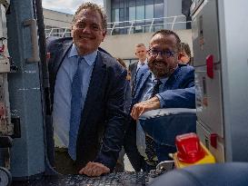 Health and Transport Ministers Visit the SAMU 94 Heliport - Creteil
