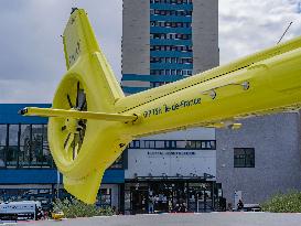 Health and Transport Ministers Visit the SAMU 94 Heliport - Creteil