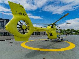 Health and Transport Ministers Visit the SAMU 94 Heliport - Creteil