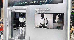 Robot Performance at 2025 WAIC in Shanghai