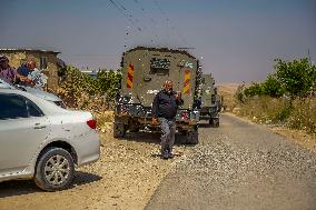 Tension Rises As Soldiers Disrupt Funeral - Palestine