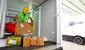 Self Driving Express Delivery Vehicle