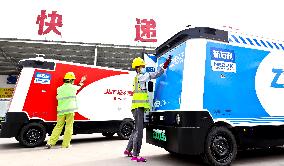 Self Driving Express Delivery Vehicle
