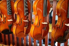 Violin Family Manufacturing - China