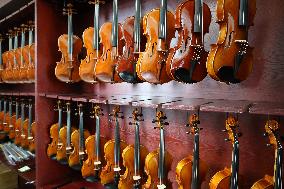 Violin Family Manufacturing - China