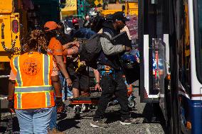 LA Mayor Oversees Homeless Camp Sweep - Los Angeles